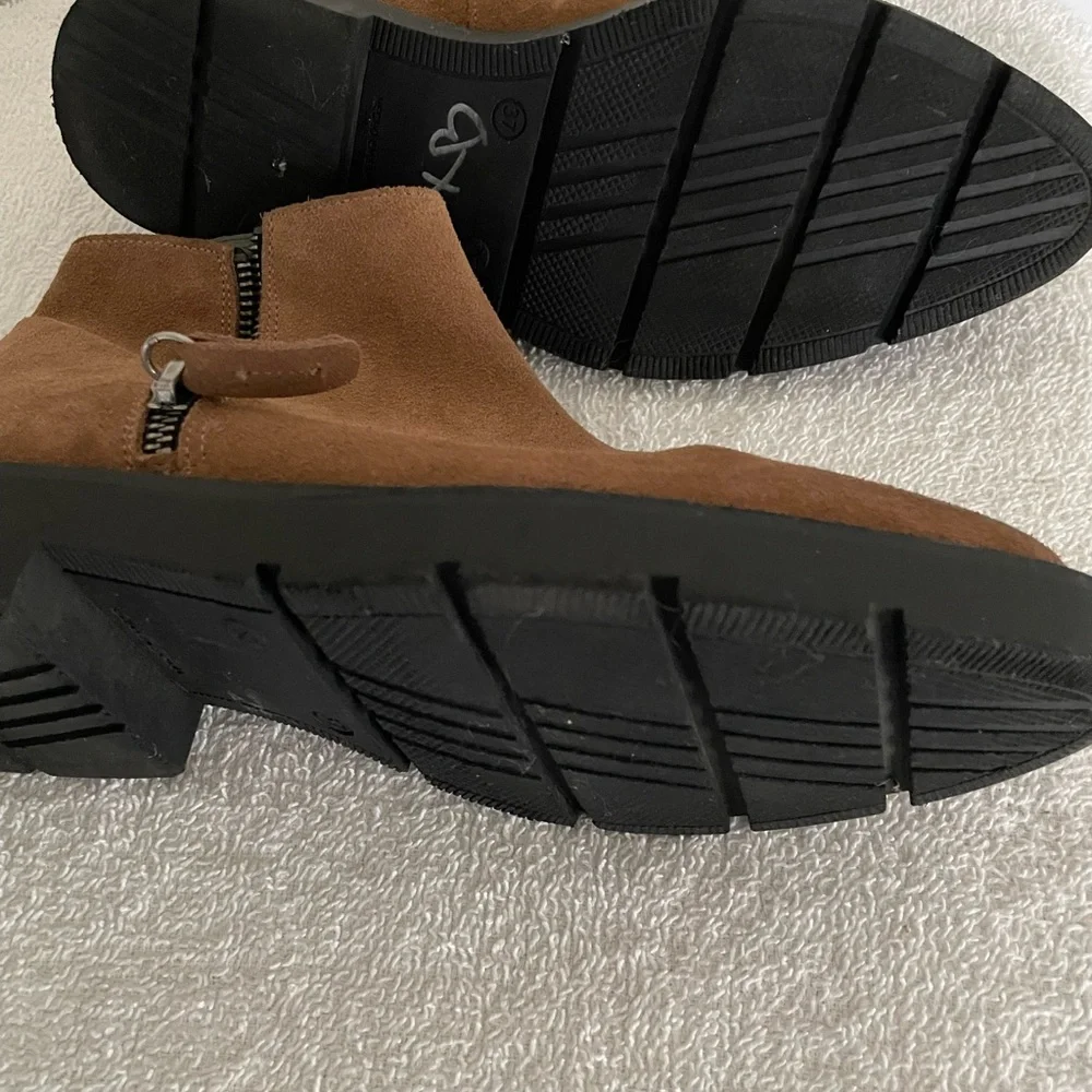 Andre Assous SPAIN Genuine Suede Leather Ankle Boots Booties Tan